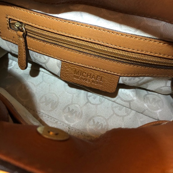 Michael Kors Authentic Handbag - Picture 6 of 7